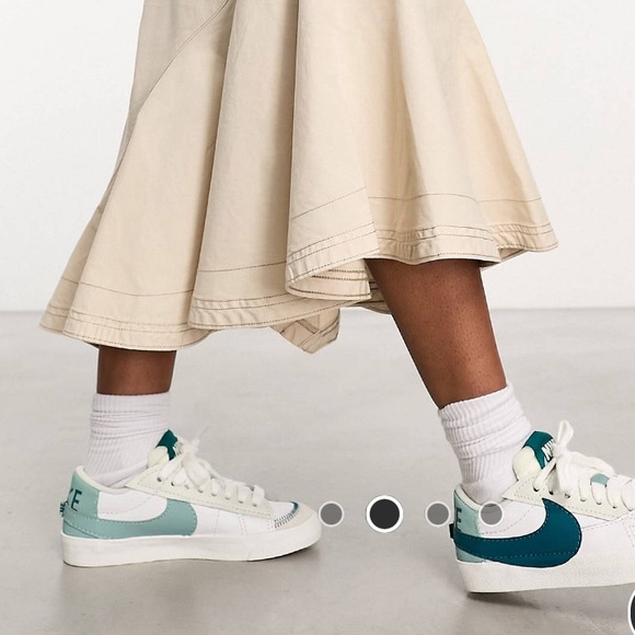 WOMEN'S NIKE BLAZER LOW '77 JUMBO Sneakers - Picture 2 of 6